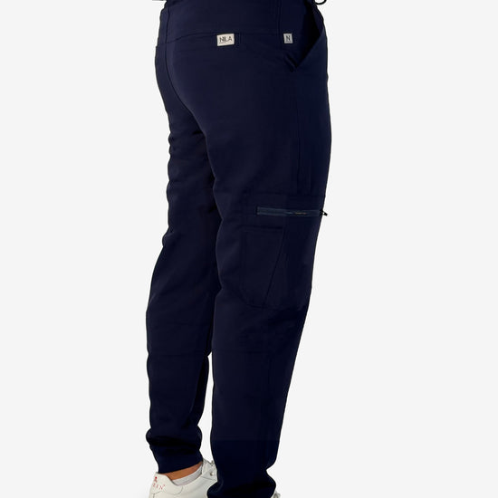 color:navy