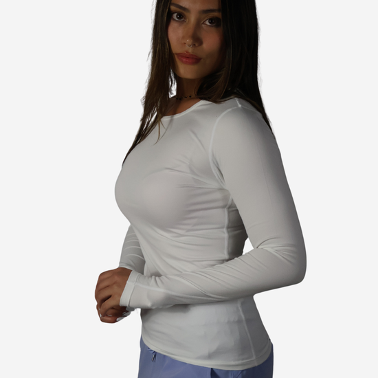color:white